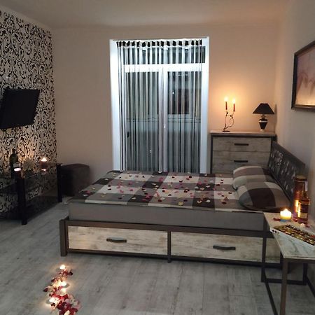 Home In Center With Jacuzzi Ivano-Frankivsk Exterior foto