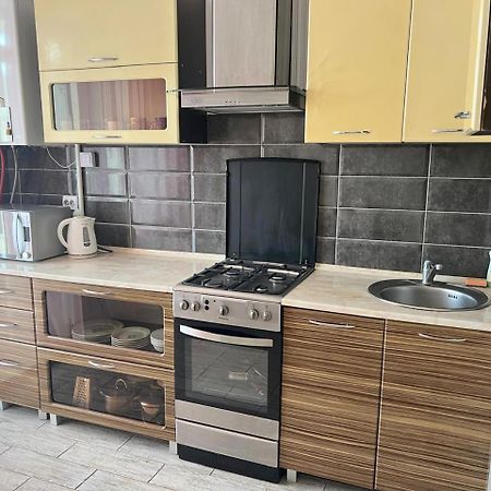 Home In Center With Jacuzzi Ivano-Frankivsk Exterior foto